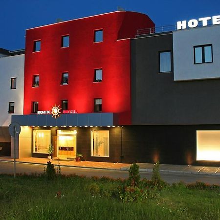 סנדנסקי Hotel Finix מראה חיצוני תמונה