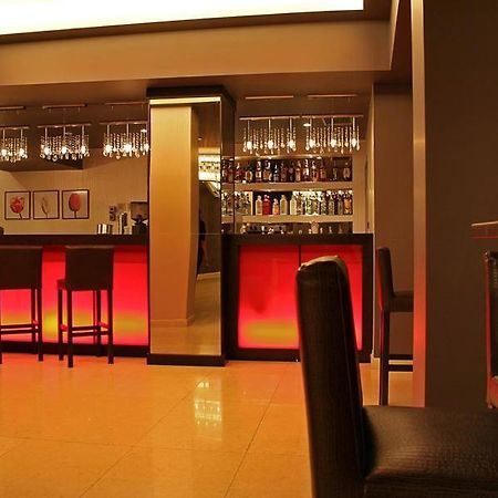 סנדנסקי Hotel Finix מראה חיצוני תמונה