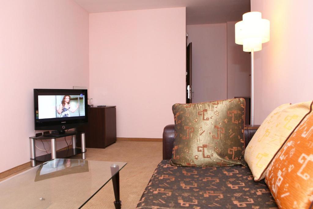 סנדנסקי Hotel Finix חדר תמונה