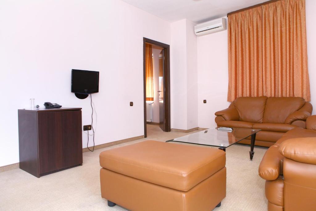 סנדנסקי Hotel Finix חדר תמונה